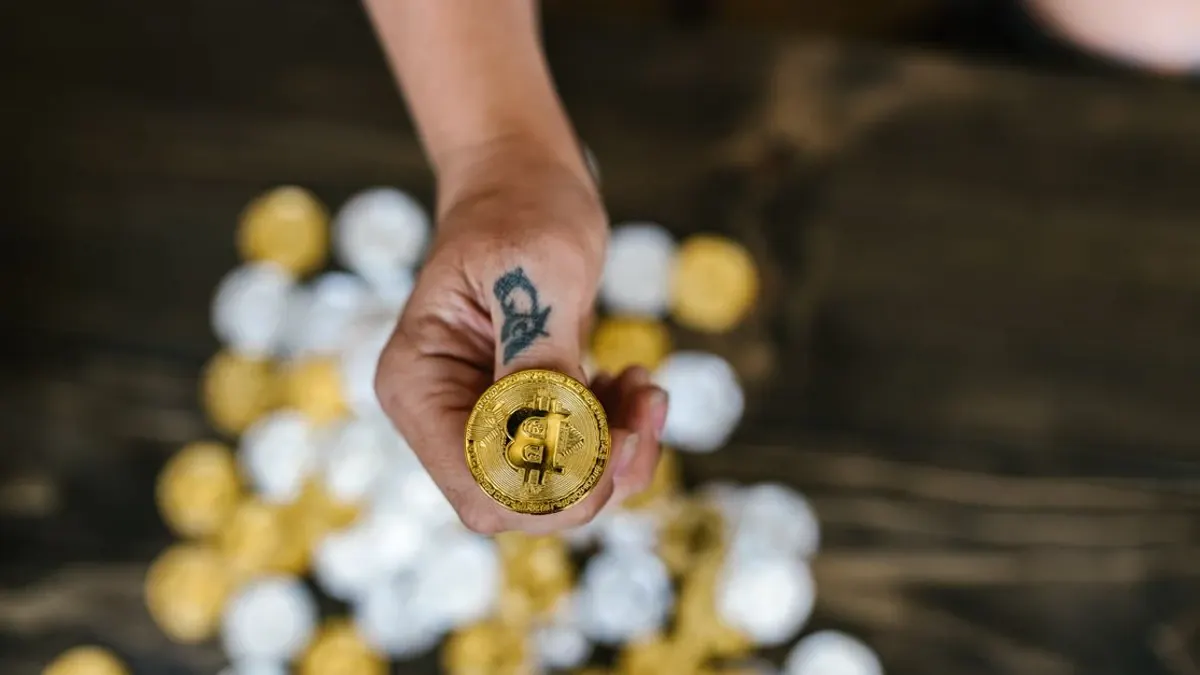Bitfinex Sees 750 BTC Transfer from Unknown Source as Market