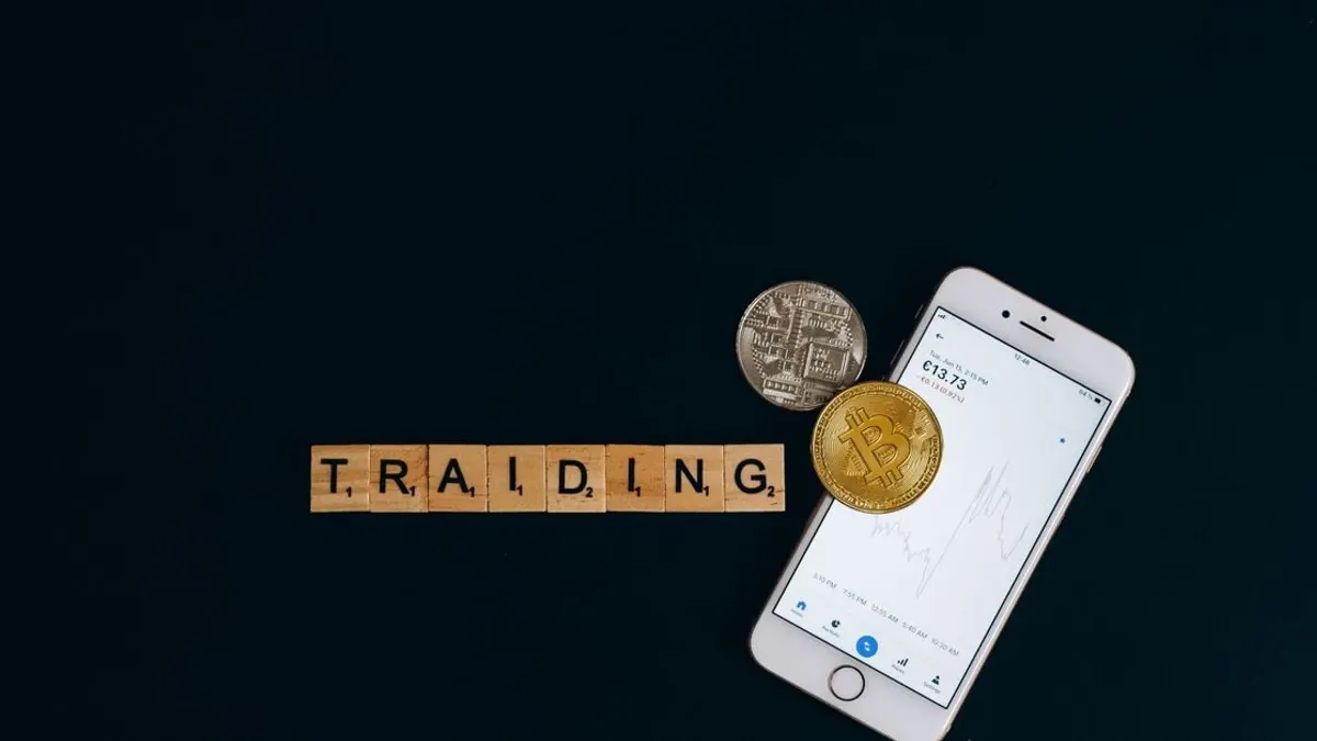 Lummis Addresses Binance Classification Under Clarity Act