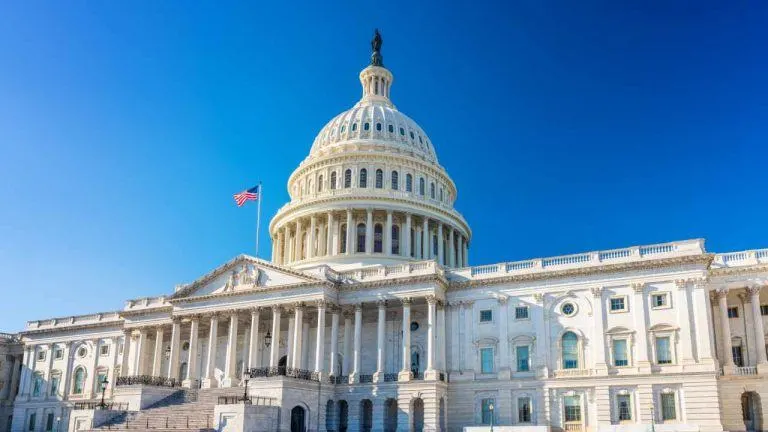 Senators Warren, Curtis Press Kalshi and Polymarket on Election Insider Trading